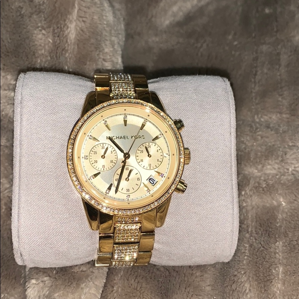 Brand new gift worn only 4 times